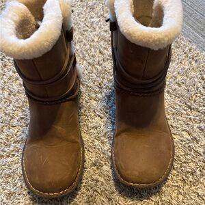 WOMENS UGG LEATHER ( not suede ) boots